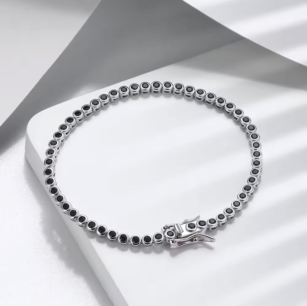 Pulsera con Zirconias Negras Circulares