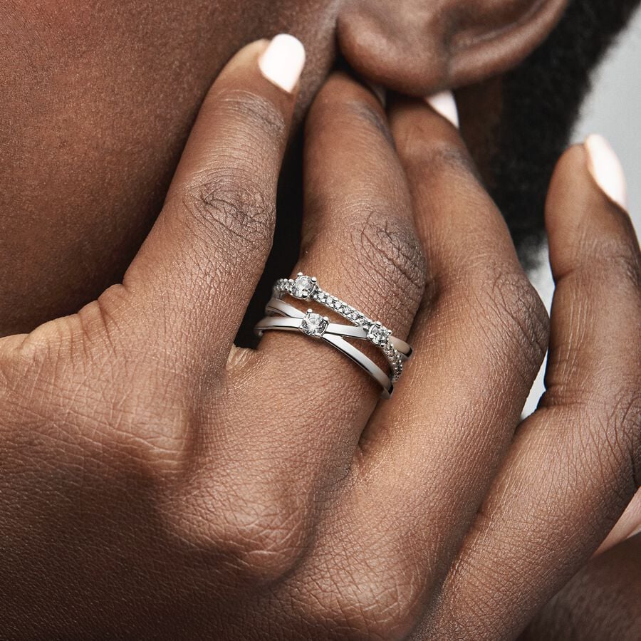 Anillo de Tres Lineas con Zirconias